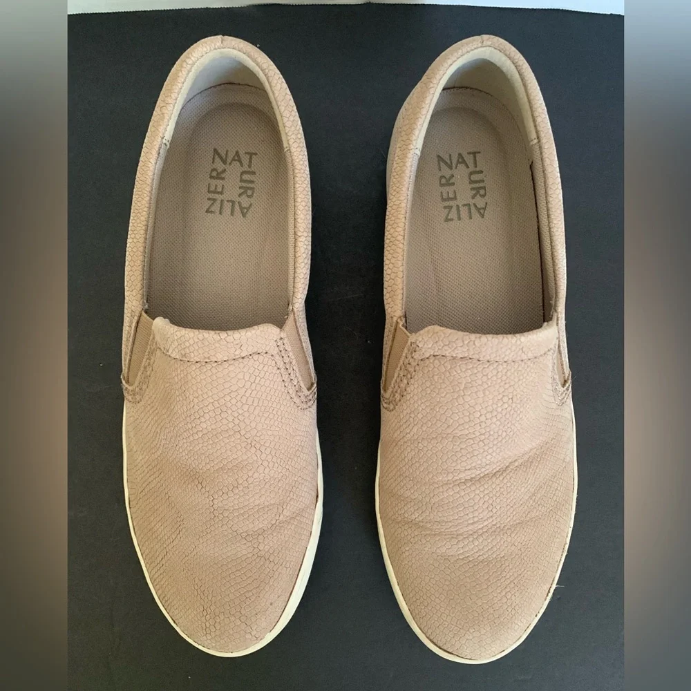 Naturalizer Loafers Women’s 10M Tan Slip-On Textured Leather Padded Insole